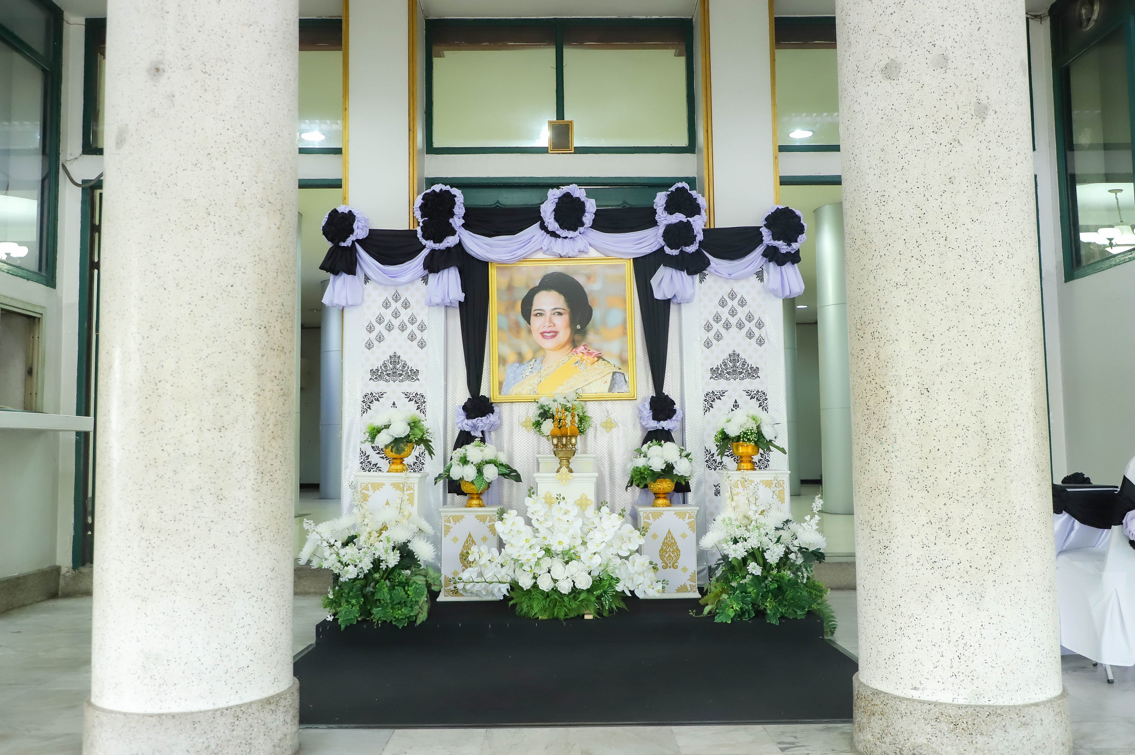 title - ส.ป.ก. ร่วมเข้าเฝ้าฯ รับเสด็จพระพิธีธรรมสวดพระอภิธรรมพระบรมศพ สมเด็จพระนางเจ้าสิริกิติ์ พระบรมราชินีนาถ พระบรมราชชนนีพันปีหลวง